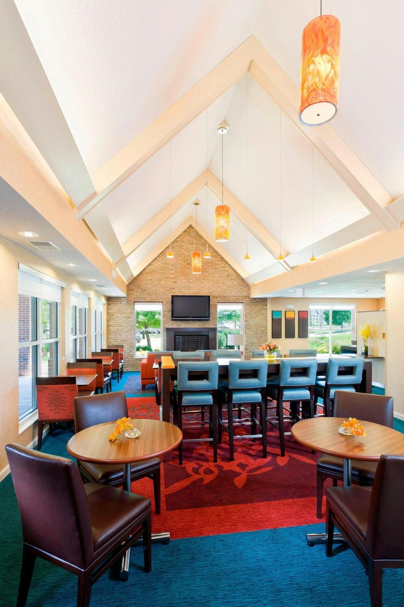 Hotel By Marriott Cedar Rapids